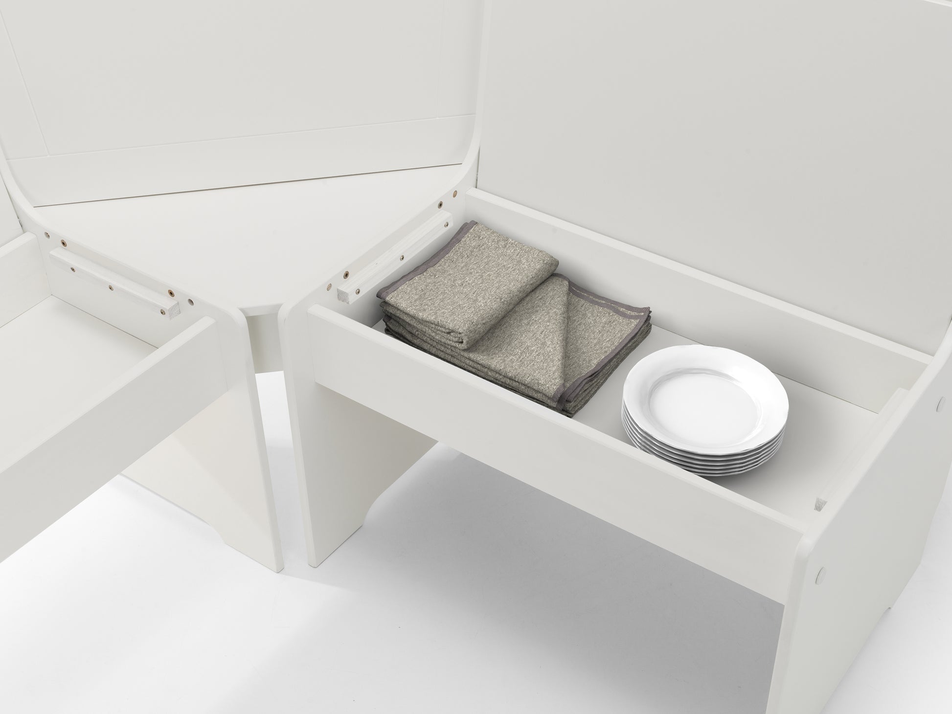 Corner Dining